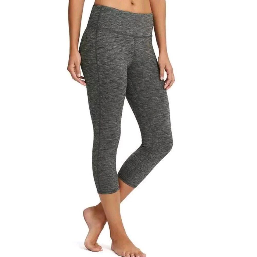 ATHLETA Hi-Rise Quest Chaturanga Capri Size Med